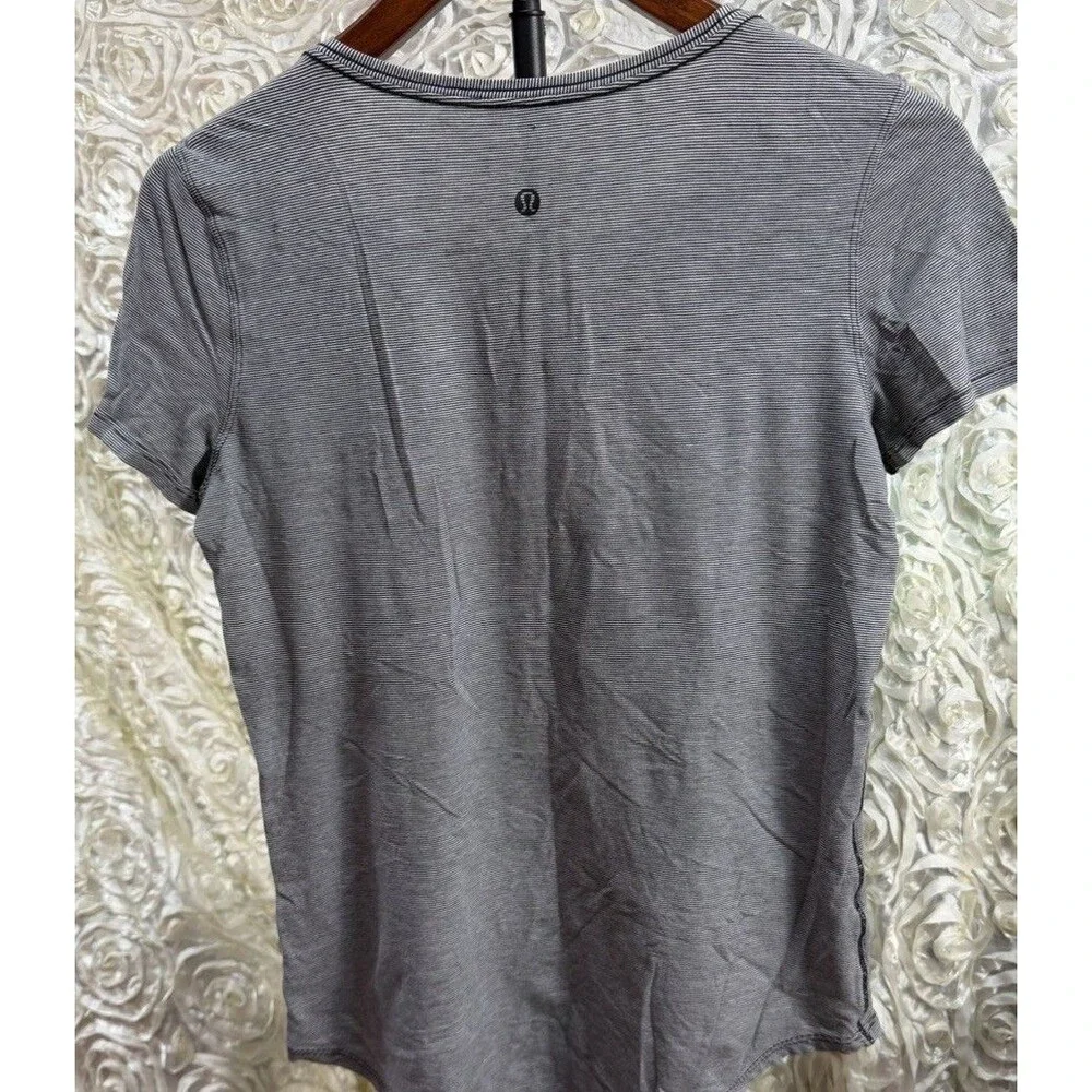 Lululemon Women’s Black White Striped Short Sleeve Knit Top Size S EUC